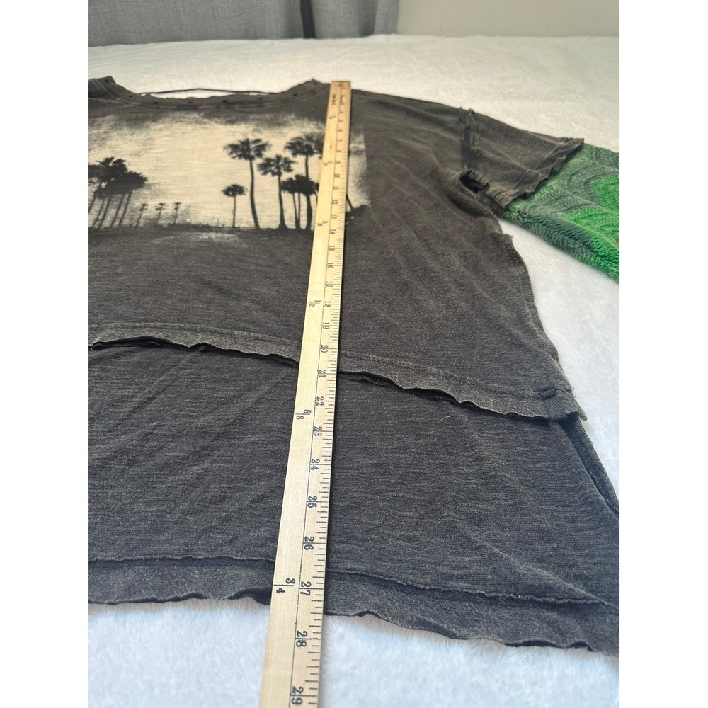 We The Free So Edgy Tee Graphic Tee XS/S Charcoal Rare Crochet Sleeve Boho - Picture 4 of 9